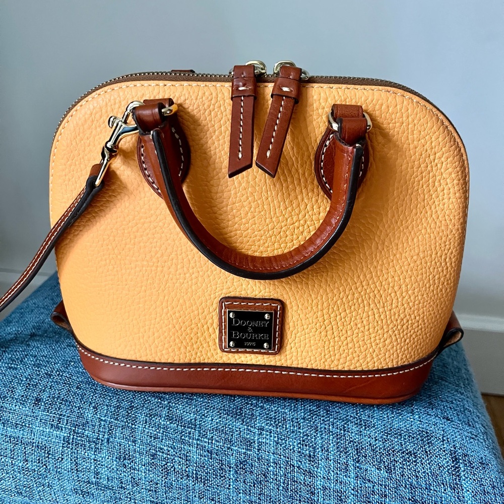 Small Dooney & Bourke Canteloupe Pebbled Leather Dome Zip Zip with Brown Trim